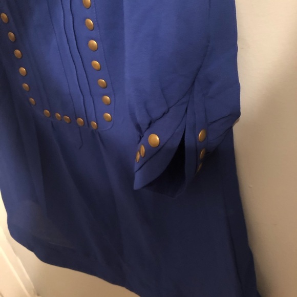 Blow blouse with gold buttons - Picture 3 of 5